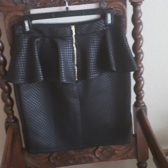 Bebe Tulip Skirt, new with tags - Picture 2 of 4